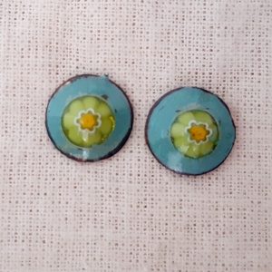 Pötty fülbeavló (türkiz alapon zöld virág) - ékszer - fülbevaló - pötty fülbevaló - Meska.hu