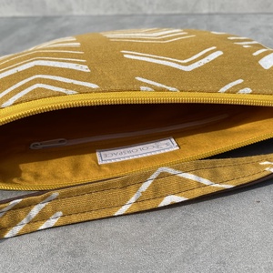 Félkör crossbody  Mustársárga etno mintás  - táska & tok - kézitáska & válltáska - vállon átvethető táska - Meska.hu