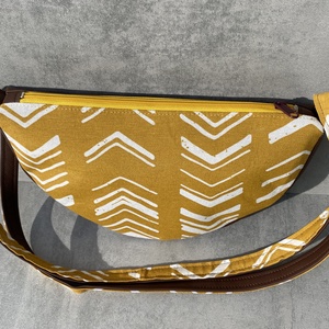 Félkör crossbody  Mustársárga etno mintás  - táska & tok - kézitáska & válltáska - vállon átvethető táska - Meska.hu