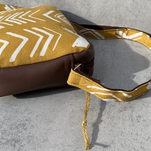 Doboztáska / Crossbody  Mustársárga etno mintás  - táska & tok - kézitáska & válltáska - vállon átvethető táska - Meska.hu