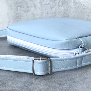 Doboztáska / Crossbody  Jégkék  - táska & tok - kézitáska & válltáska - vállon átvethető táska - Meska.hu