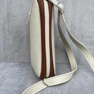 Doboztáska / Crossbody  Tejeskávé  - táska & tok - kézitáska & válltáska - vállon átvethető táska - Meska.hu