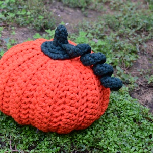 Horgolt nagyméretű tök (narancssárga) Halloweenre - otthon & életmód - dekoráció - halloween - halloweeni tök és lámpás - Meska.hu