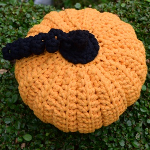 Horgolt nagyméretű tök (citromsárga-fekete) Halloweenre - Meska.hu