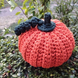 Horgolt nagyméretű tök (narancssárga) Halloweenre - kellékek & szerszámok - dekorációs kellékek - őszi dekor - őszi dekortök - Meska.hu