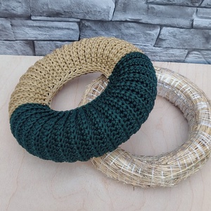 Horgolt őszi koszorú, ajtódísz alap (20 cm) / Autumnal crochet-covered wreath base - kellékek & szerszámok - dekorációs kellékek - koszorú, koszorúalap - Meska.hu