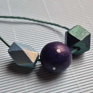 Kék-sárga geometriai fa bogyós nyaklánc  - ékszer - nyaklánc - bogyós nyaklánc - Meska.hu