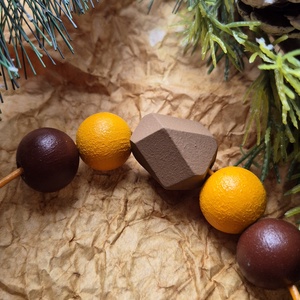 Barna és sárga fa bogyós nyaklánc - ékszer - nyaklánc - bogyós nyaklánc - Meska.hu