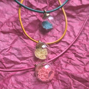 Foszforeszkáló üvveggömb nyakláncok - ékszer - nyaklánc - medálos nyaklánc - Meska.hu