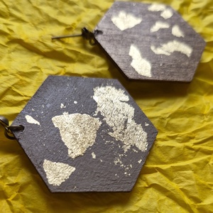 Absztrakt nagy alakú barna-arany fa fülbevaló - ékszer - fülbevaló - lógó fülbevaló - Meska.hu