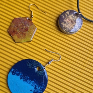 Kék átmenetes lógós nagy kör fa fülbevaló - ékszer - fülbevaló - lógó fülbevaló - Meska.hu