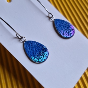 Nikkelmentes lógós csepp gyurma fülbevaló, Ékszer, Fülbevaló, Lógó fülbevaló, Ékszerkészítés, MESKA