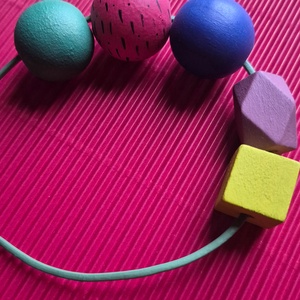 Színes fa golyós nyaklánc - ékszer - nyaklánc - bogyós nyaklánc - Meska.hu