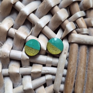 Fa arany-zöld bedugós kerek fülbevaló, Ékszer, Fülbevaló, Pötty fülbevaló, Ékszerkészítés, Festett tárgyak, MESKA