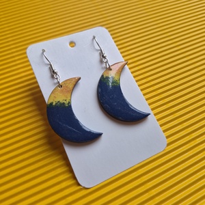 Kék hold alakú lógós fa fülbevaló, Ékszer, Fülbevaló, Lógó fülbevaló, Ékszerkészítés, Festett tárgyak, MESKA