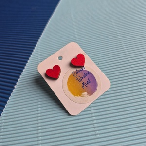 Piros szív alakú zöld fa bedugós fülbevaló  - ékszer - fülbevaló - pötty fülbevaló - Meska.hu