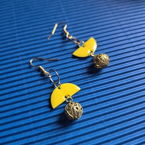 Sárga-arany zománc lógós fülbevaló  - ékszer - fülbevaló - lógó fülbevaló - Meska.hu