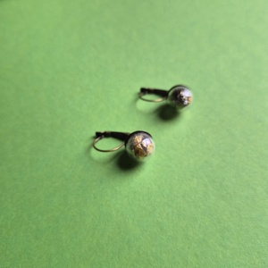 Lógós üveggömb fülbevaló  - ékszer - fülbevaló - lógós kerek fülbevaló - Meska.hu