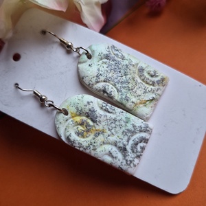 Fehér antik hatású gyurma fülbevaló  - ékszer - fülbevaló - lógó fülbevaló - Meska.hu