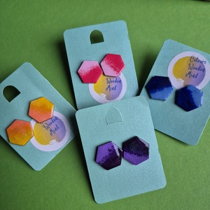 Hatszögű színes fa bedugós fülbevaló , Ékszer, Fülbevaló, Pötty fülbevaló, Ékszerkészítés, Famegmunkálás, MESKA