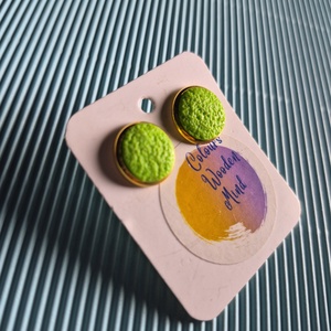 Kerek bedugós zöld gyurma fülbevaló, Ékszer, Fülbevaló, Pötty fülbevaló, Ékszerkészítés, MESKA