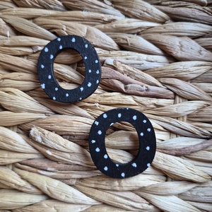 Fekete-fehér pöttyös fakarika fülbevaló, Ékszer, Fülbevaló, Pötty fülbevaló, Ékszerkészítés, Festett tárgyak, MESKA