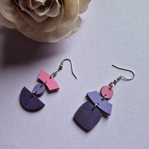 Aszimmetrikus nikkelmentes lila-rózsaszín lógós fa fülbevaló - ékszer - fülbevaló - lógó fülbevaló - Meska.hu
