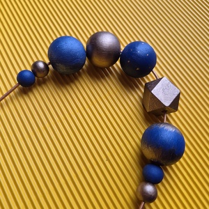 Kék-réz fa bogyós nyaklánc  - ékszer - nyaklánc - bogyós nyaklánc - Meska.hu