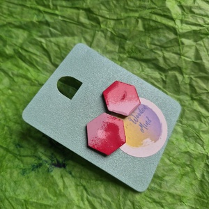 Piros-rózsaszín hatszög fa bedugós fülbevaló , Ékszer, Fülbevaló, Pötty fülbevaló, Ékszerkészítés, Famegmunkálás, MESKA