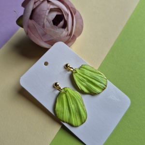 Zöld virágszirom fülbevaló sütőgyurmából, Ékszer, Fülbevaló, Lógó fülbevaló, Ékszerkészítés, Festett tárgyak, MESKA
