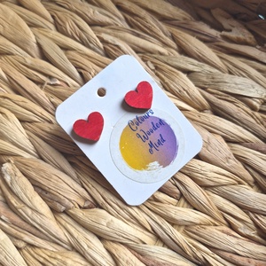 Piros szív alakú zöld fa bedugós fülbevaló , Ékszer, Fülbevaló, Pötty fülbevaló, Ékszerkészítés, Famegmunkálás, MESKA