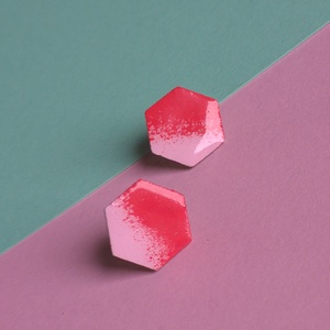 Piros-rózsaszín hatszög fa bedugós fülbevaló  - Meska.hu