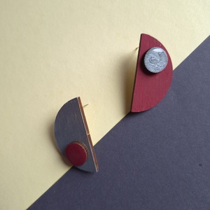 Piros-ezüst félkör aszimmetrikus fa fülbevaló - ékszer - fülbevaló - lógó fülbevaló - Meska.hu