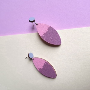 Mályva és rózsaszín hosszúkás fa fülbevaló-KIFUTÓ TERMÉK, Ékszer, Fülbevaló, Lógó fülbevaló, Ékszerkészítés, Festett tárgyak, MESKA