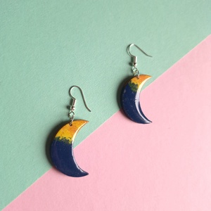 Kék hold alakú lógós fa fülbevaló, Ékszer, Fülbevaló, Lógó fülbevaló, Ékszerkészítés, Festett tárgyak, MESKA
