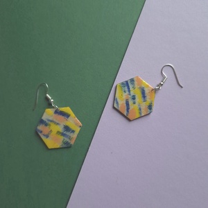 Színes lógós hatszög fa fülbevaló, Ékszer, Fülbevaló, Lógó fülbevaló, Ékszerkészítés, Festett tárgyak, MESKA