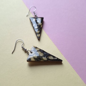 Pöttyös fakarika fülbevaló lila színben - ékszer - fülbevaló - lógó fülbevaló - Meska.hu