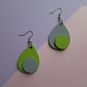 Zöld és szürke absztrakt csepp alakú fa fülbevaló-KIFUTÓ TERMÉK, Ékszer, Fülbevaló, Lógó fülbevaló, Ékszerkészítés, Festett tárgyak, MESKA