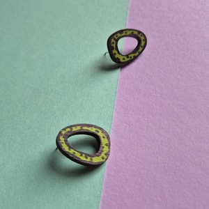 Fekete és zöld lógós absztrakt fa fülbevaló - ékszer - fülbevaló - lógó fülbevaló - Meska.hu