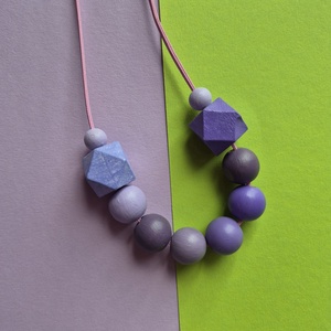 Lila fa absztrakt bogyós nyaklánc-KIFUTÓ TERMÉK, Ékszer, Nyaklánc, Bogyós nyaklánc, Festett tárgyak, Ékszerkészítés, MESKA