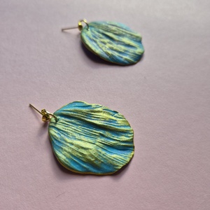 Szirom alakú kék-arany lógós fülbevaló, Ékszer, Fülbevaló, Lógó fülbevaló, Festett tárgyak, Ékszerkészítés, MESKA