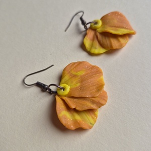 Szirom alakú sárga-narancsos barna lógós fülbevaló - ékszer - fülbevaló - lógó fülbevaló - Meska.hu
