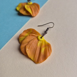 Szirom alakú sárga-narancsos barna lógós fülbevaló - ékszer - fülbevaló - lógó fülbevaló - Meska.hu