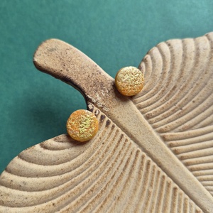 Arany-narancs kerek gyurma fülbevaló  - ékszer - fülbevaló - pötty fülbevaló - Meska.hu