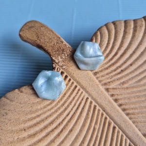 Kék bedugós gyurma fülbevaló, Ékszer, Fülbevaló, Pötty fülbevaló, Ékszerkészítés, Festett tárgyak, MESKA