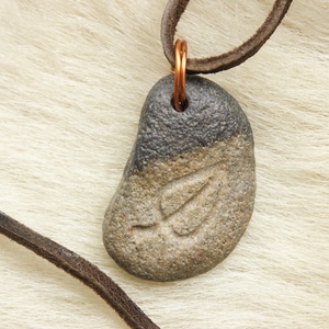 Levélmintás kőmedál, Ékszer, Nyaklánc, Medálos nyaklánc, Ékszerkészítés, Gravírozás, pirográfia, MESKA