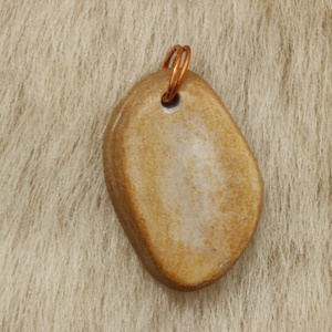 Kőmedál indás kereszt gravírozással - ékszer - nyaklánc - medál - Meska.hu