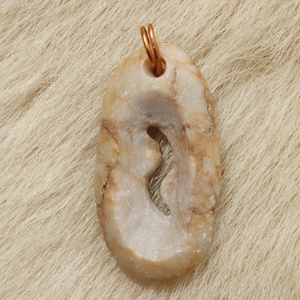 Gravírozott kőmedál S mintával, Ékszer, Nyaklánc, Medál, Ékszerkészítés, Gravírozás, pirográfia, MESKA