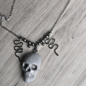 Koponya és kígyók nemesacél nyaklánc - ékszer - nyaklánc - medálos nyaklánc - Meska.hu