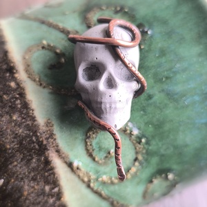 Koponya és kígyó medál - ékszer - nyaklánc - medál - Meska.hu